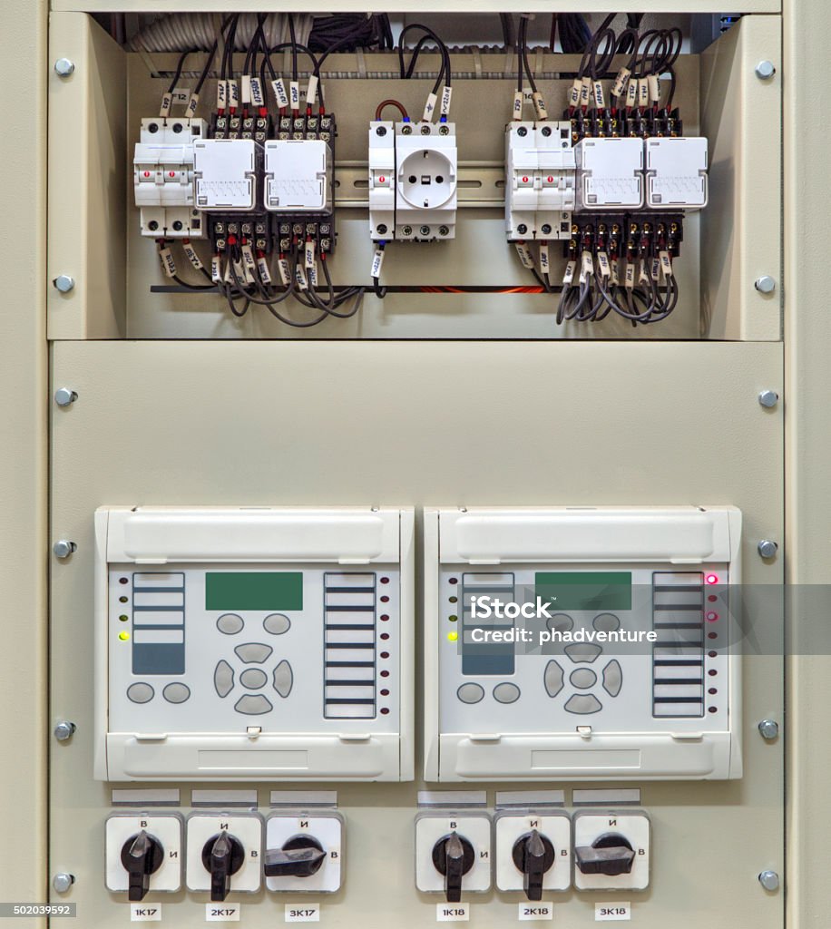Power factor correction controller